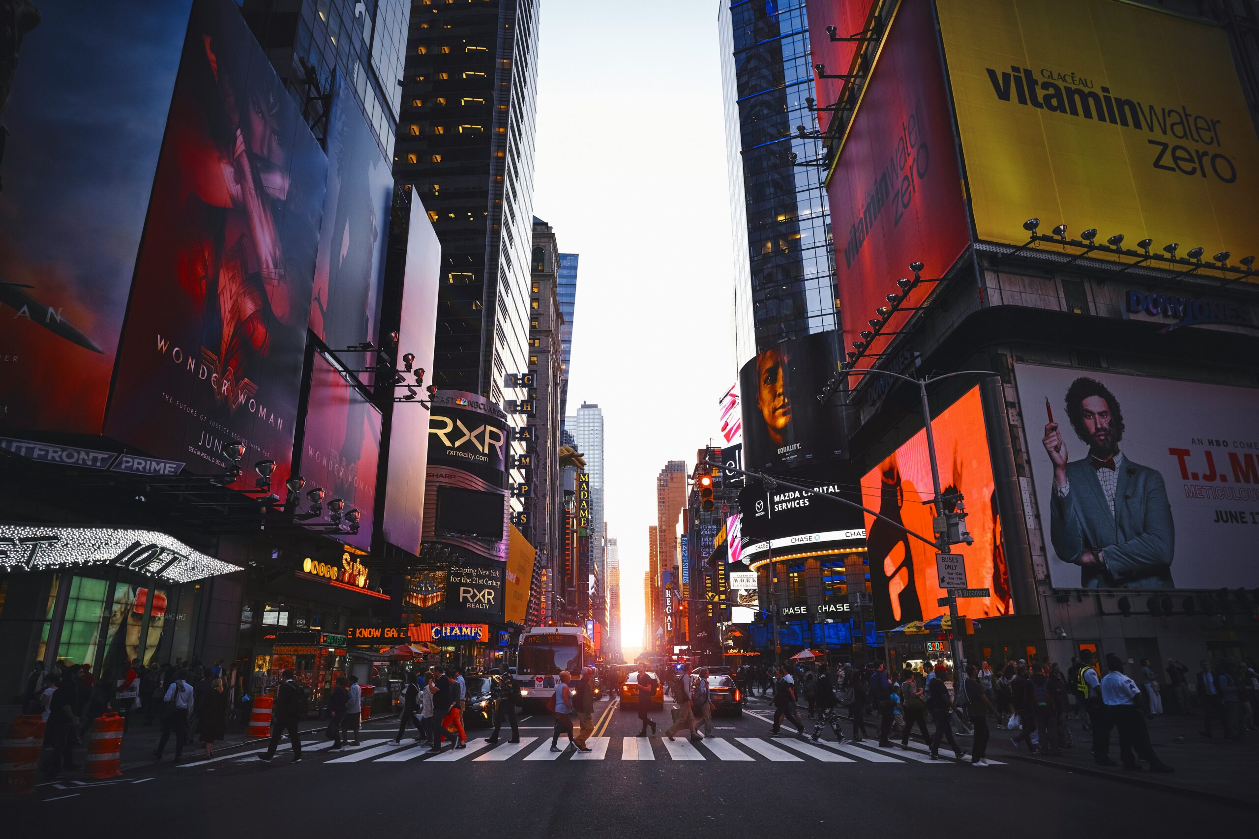 luca bravo tack3nspye0 unsplash